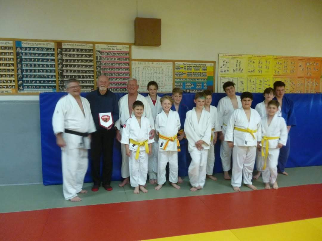 Pöẞnecker Judoka bekamen Besuch von einem Teilnehmer der ersten gesamtdeutschen Meisterschaften im Judo